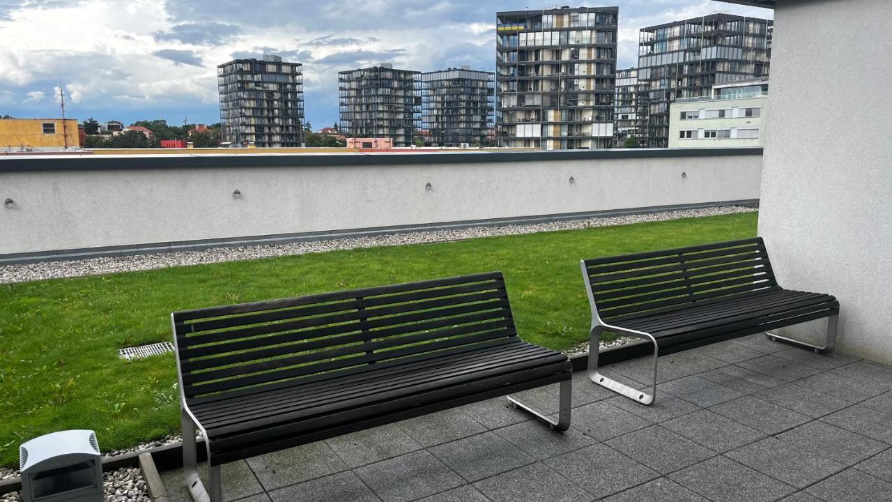 Residence Garden Tower S Balkonem, Garaz 布拉格 外观 照片